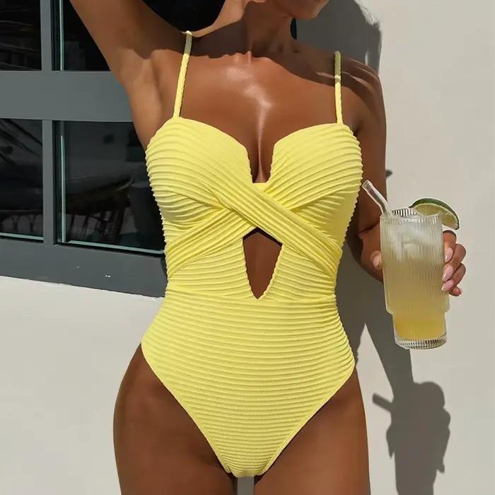 Nouveau Maillot de Bain Jaune Femme 2026 Sexy Évidé à Bretelles Une Pièce Texturé Rembourré Monokini