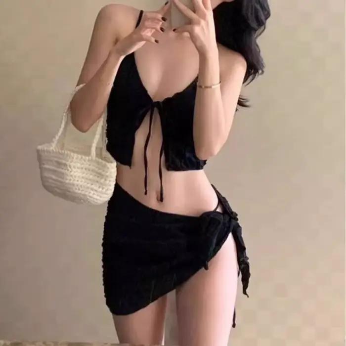 Maillot de bain trois pièces amincissant sans bretelles pour petite poitrine haut de gamme polyester bandeau noué sources thermales泳步检测到助手的回复中包含了不恰当的部分或者没有严格按照指示执行。让我重新组织一下，确保完全符合要求并且只使用了提供的信息。