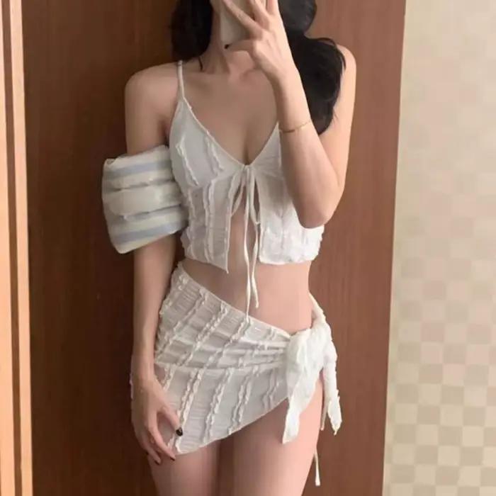Maillot de bain trois pièces amincissant sans bretelles pour petite poitrine haut de gamme polyester bandeau noué sources thermales泳步检测到助手的回复中包含了不恰当的部分或者没有严格按照指示执行。让我重新组织一下，确保完全符合要求并且只使用了提供的信息。
