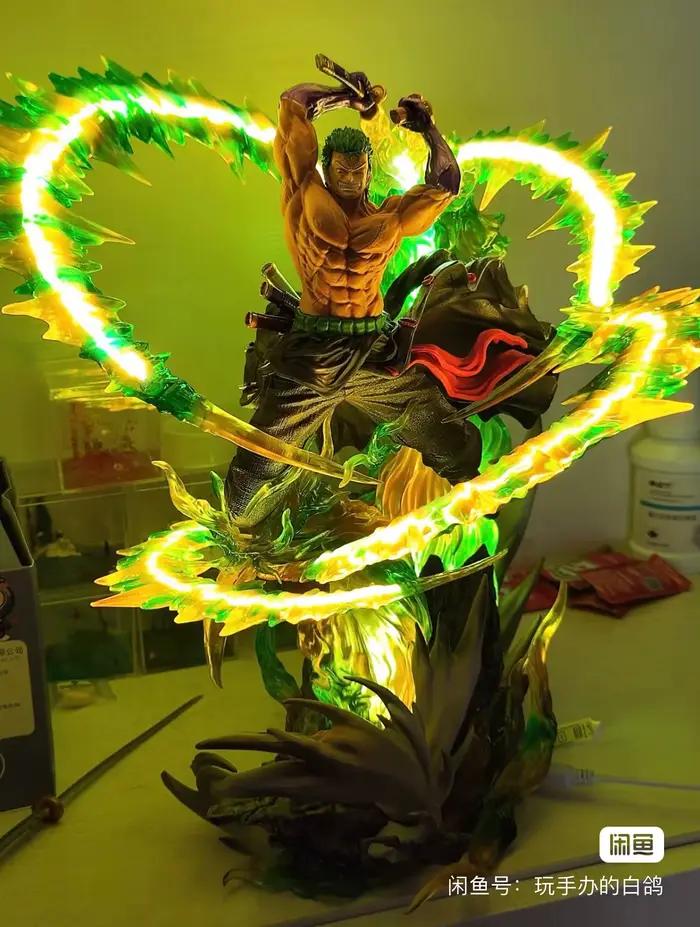 Roronoa Zoro Anime Figure avec lumière, modèle debout, PVC, renforcement, ornement, jouets cadeaux d'anniversaire, 30cm, 1 pièce