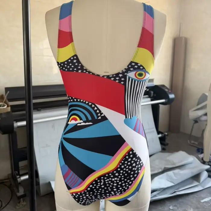 Nouvelle collection 2026 : Maillot de bain une pièce imprimé abstrait pour femme