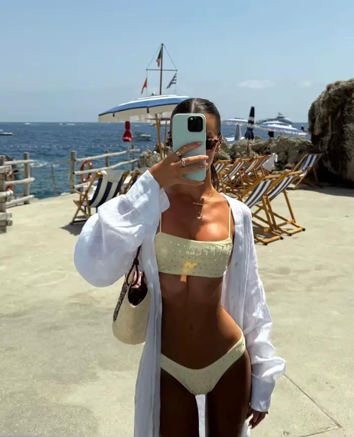 Maillot de bain deux pièces bandeau tendance pour femme 2026 - Design beige élégant, idéal pour la p