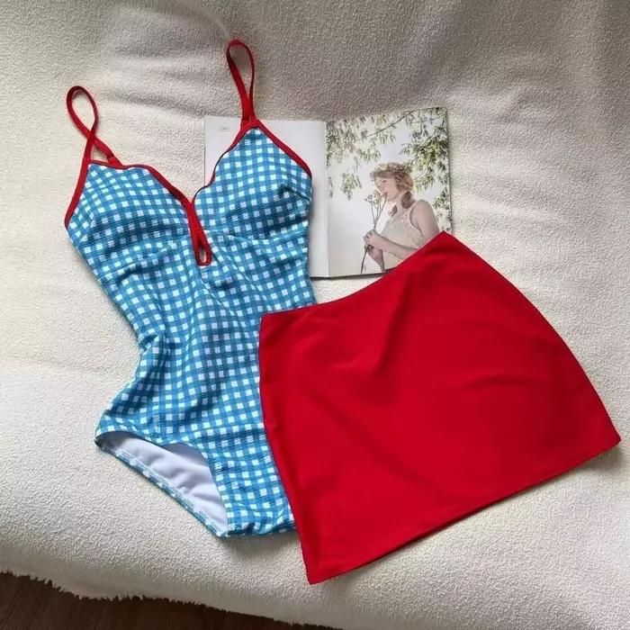 Maillot de bain amincissant à carreaux avec jupe à bords festonnés et dos nu ensemble bikini bleu frais tenue de plage vert armée jeunes femmes style moderne ocassions spéciales