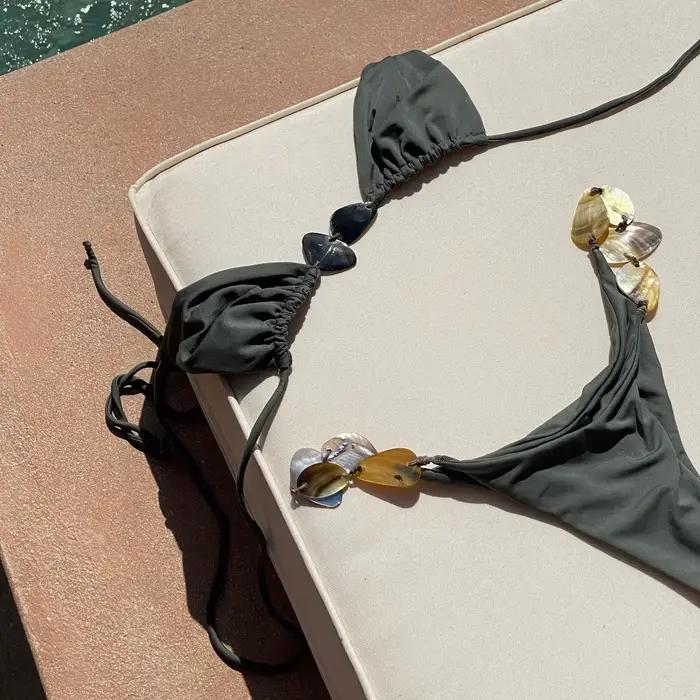 Maillot de bain deux pièces Sporlike en polyester et élasthanne avec bouton brillant pour femmes occasions estivales泳断 здесь,助手的回答是用HTML格式化的文本内容以及一个优化的SEO标题,该标题基于提供的产品描述,不包含价格、原产地等信息。标题旨在吸引人且易于阅读,同时包含了多个关键词,如材质、类型、风格、使用场景等。