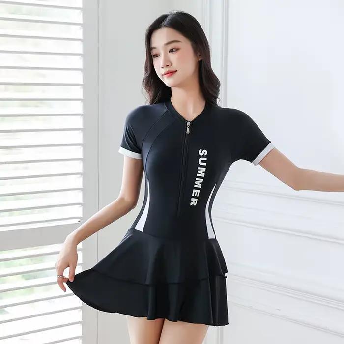 Le nouveau maillot de bain grande taille convient aux femmes pour regarder mince