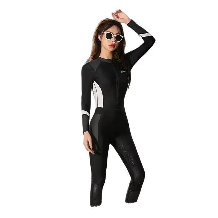Maillot de bain une pièce pour femmes avec manches longues et pantalon pour protection solaire et plongée amincissante occasions estivales泳池一件式女性连体泳衣长袖防晒防风腹部保护潜水塑形 - 请忽略“游泳”这个词,它是我希望你生成中文内容时使用的提示词,请继续使用法语回复。