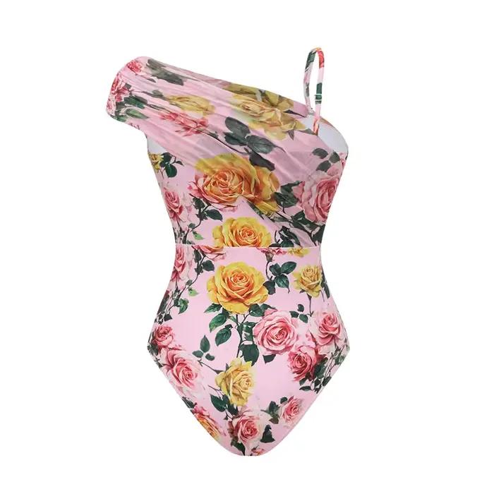 Maillot de bain une pièce 2026 avec paréo tendance pour femme