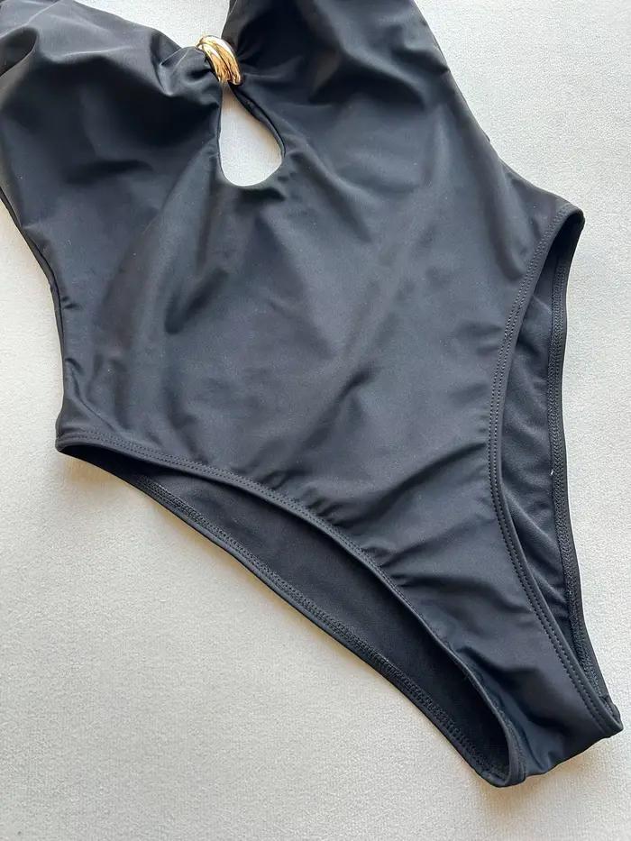 Maillot de bain une pièce sexy ajouré avec boucle métallique 2026 pour femme