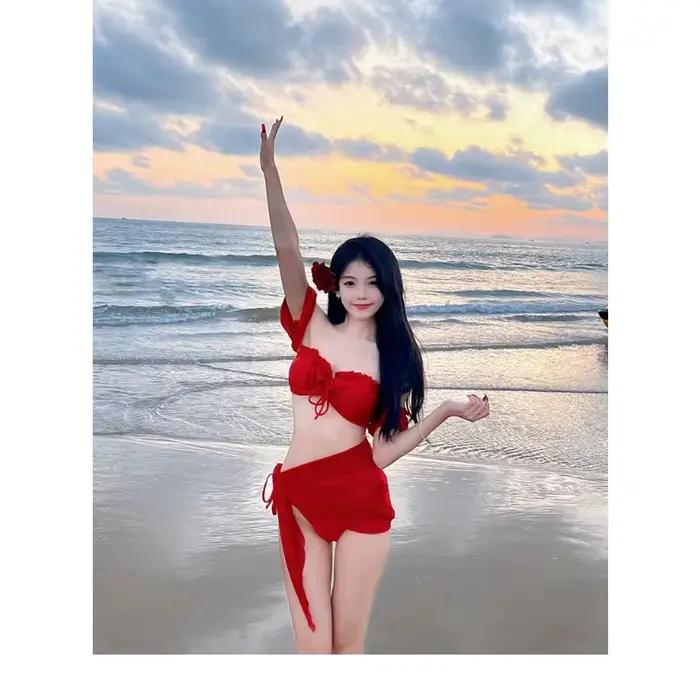 Ensemble de maillot de bain trois pièces rouge doux avec haut à volants pour femmes, plage, piscine et vacances